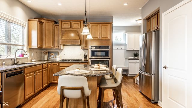 13896 Twin Lakes Circle E, Carmel, IN 46074