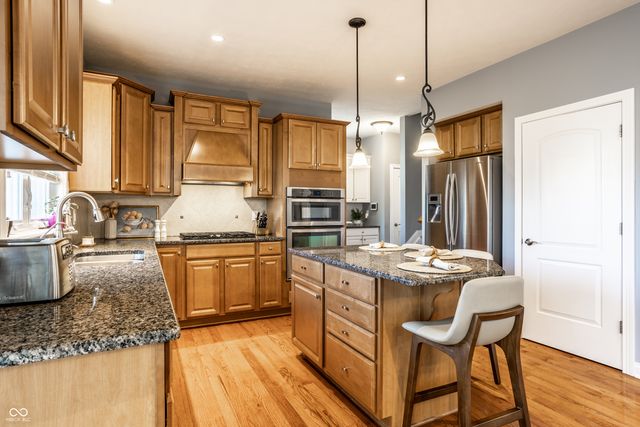 13896 Twin Lakes Circle E, Carmel, IN 46074