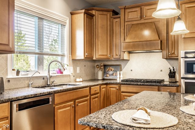13896 Twin Lakes Circle E, Carmel, IN 46074