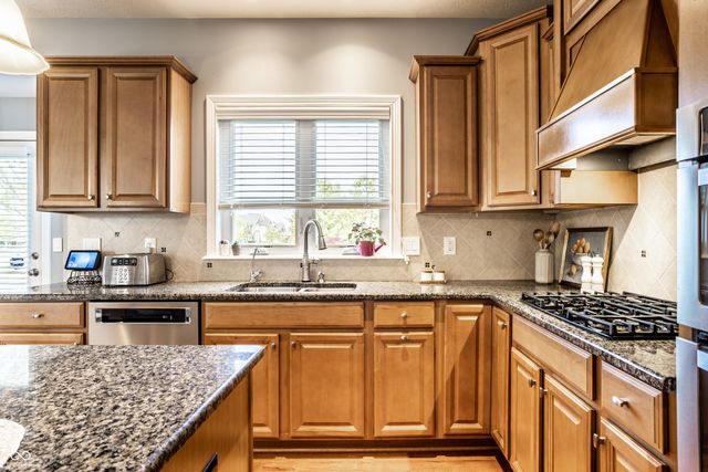 13896 Twin Lakes Circle E, Carmel, IN 46074