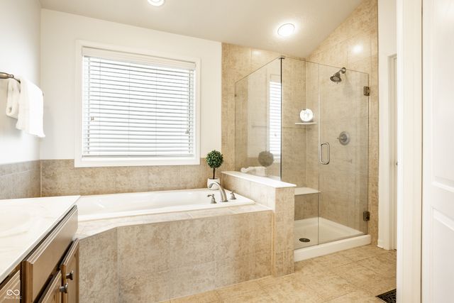 13896 Twin Lakes Circle E, Carmel, IN 46074