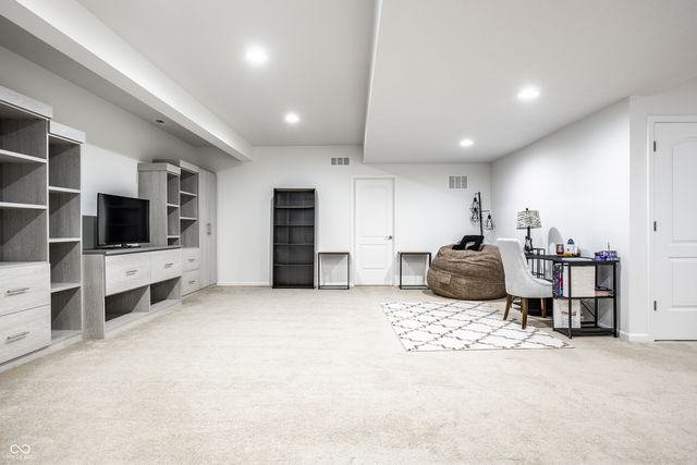 13896 Twin Lakes Circle E, Carmel, IN 46074