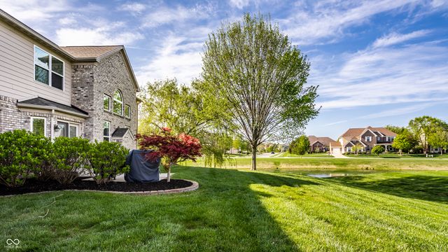 13896 Twin Lakes Circle E, Carmel, IN 46074