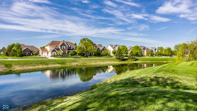 13896 Twin Lakes Circle E, Carmel, IN 46074