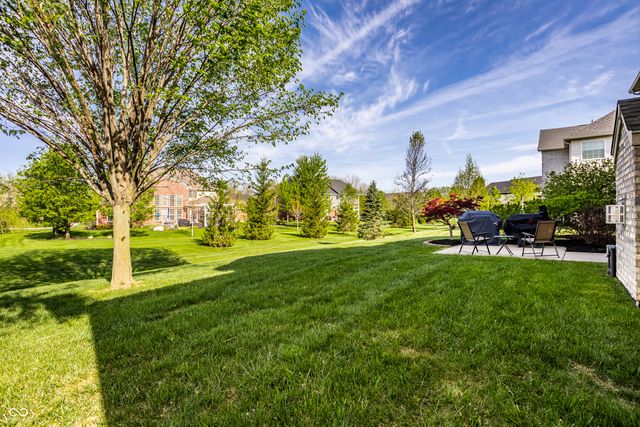 13896 Twin Lakes Circle E, Carmel, IN 46074