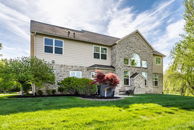 13896 Twin Lakes Circle E, Carmel, IN 46074