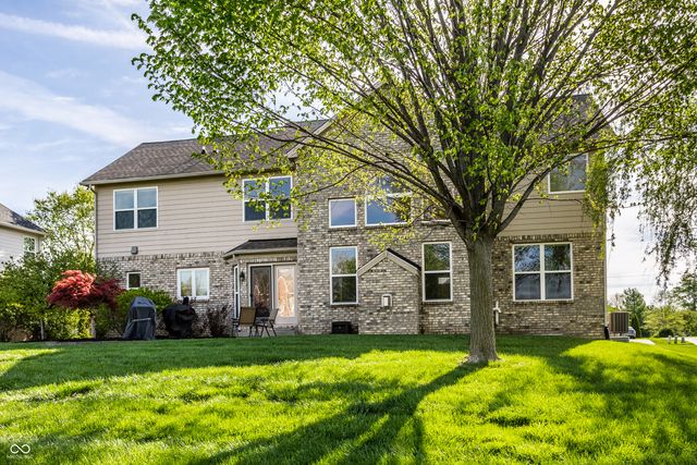 13896 Twin Lakes Circle E, Carmel, IN 46074