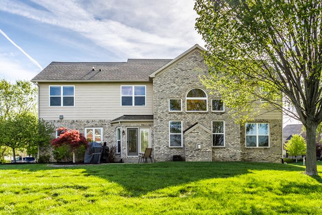 13896 Twin Lakes Circle E, Carmel, IN 46074