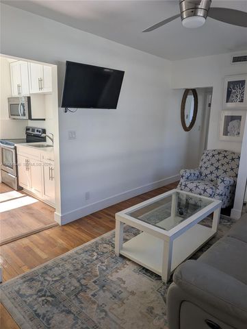 326 Wilson St 201, Hollywood, FL 33019