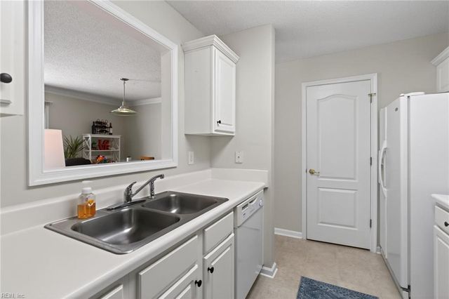 308 Waters Edge LN, Suffolk, VA 23435