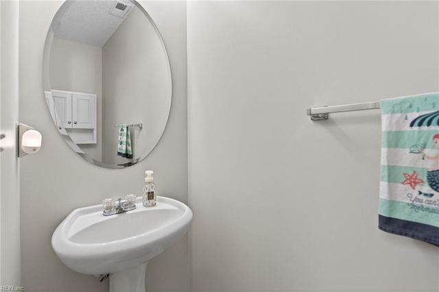 308 Waters Edge LN, Suffolk, VA 23435