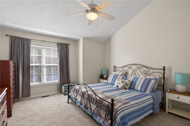 308 Waters Edge LN, Suffolk, VA 23435