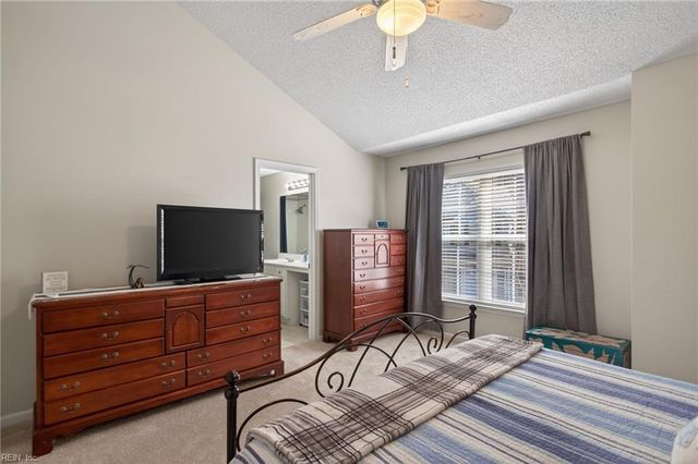 308 Waters Edge LN, Suffolk, VA 23435