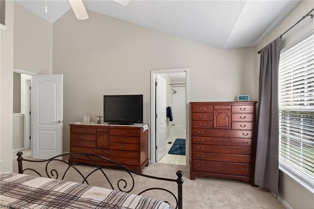 308 Waters Edge LN, Suffolk, VA 23435