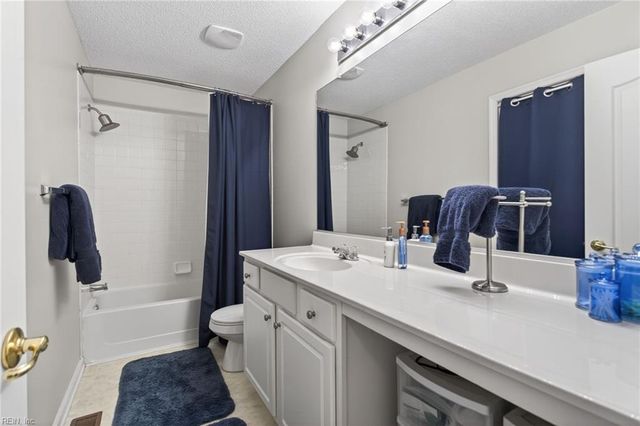 308 Waters Edge LN, Suffolk, VA 23435