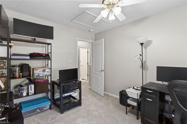 308 Waters Edge LN, Suffolk, VA 23435