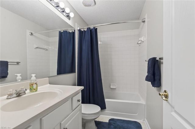 308 Waters Edge LN, Suffolk, VA 23435