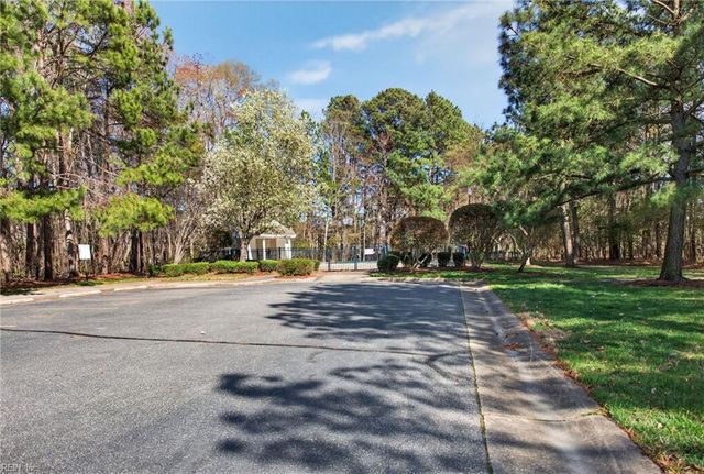 308 Waters Edge LN, Suffolk, VA 23435