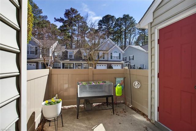 308 Waters Edge LN, Suffolk, VA 23435