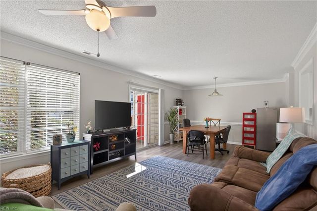 308 Waters Edge LN, Suffolk, VA 23435