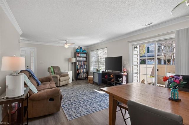 308 Waters Edge LN, Suffolk, VA 23435