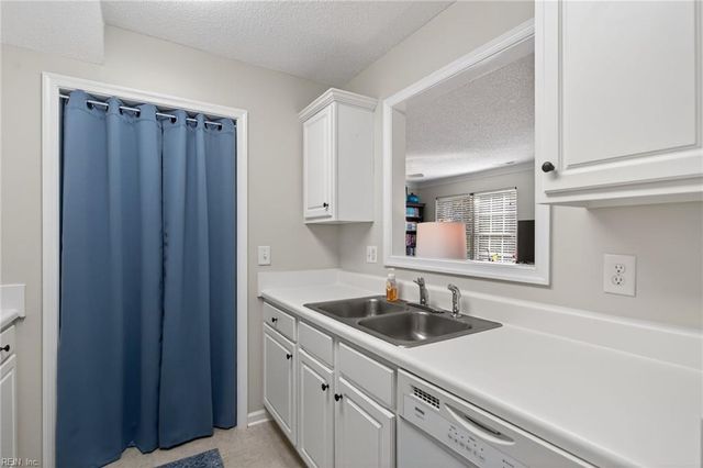 308 Waters Edge LN, Suffolk, VA 23435