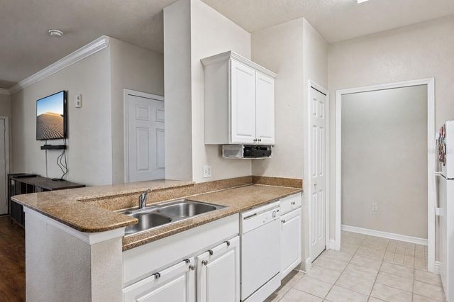 200 SOUTHERN PECAN CIRCLE 104, Winter Garden, FL 34787