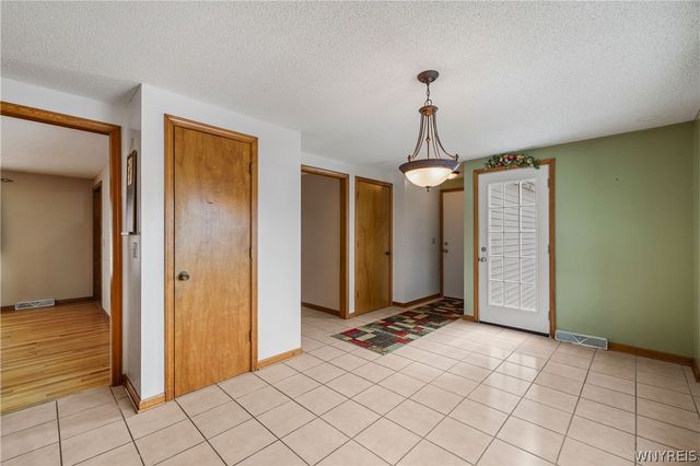 30 Parktrail Lane, Cheektowaga, NY 14227