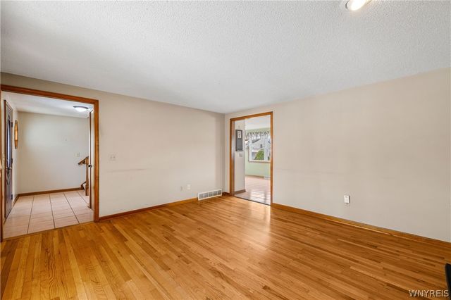 30 Parktrail Lane, Cheektowaga, NY 14227