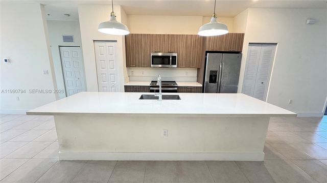 8005 NW 104th Ave 21, Doral, FL 33178