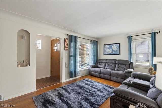 17282 Mccracken Road, Maple Heights, OH 44137