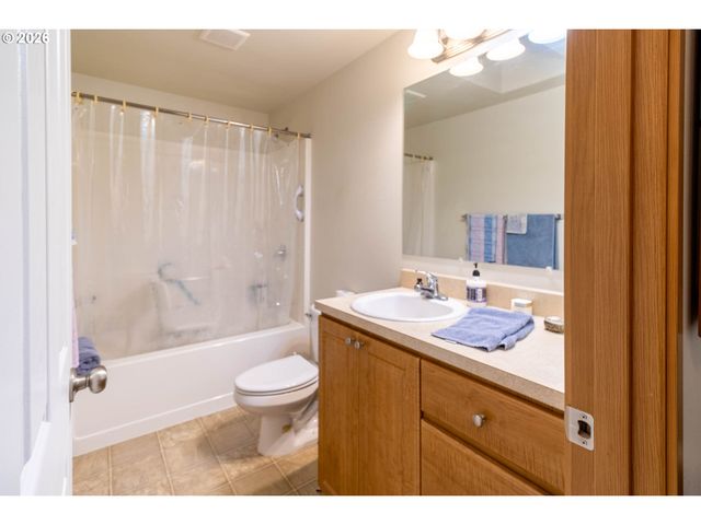 867 N SUMMERWOOD St, Roseburg, OR 97471