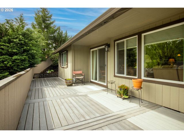 867 N SUMMERWOOD St, Roseburg, OR 97471