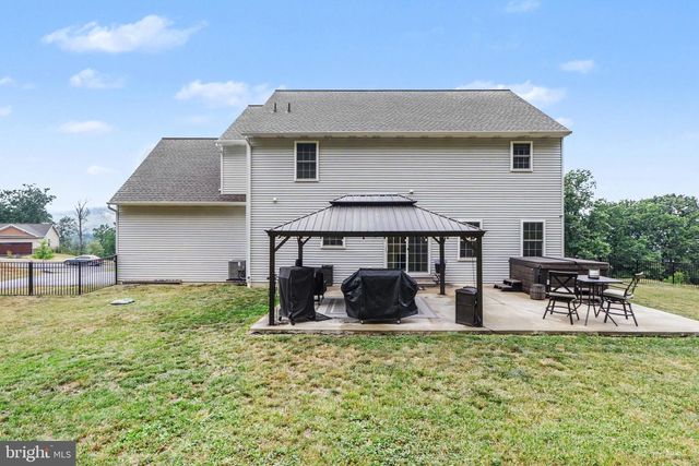 110 STONE ARCH DR, Marysville, PA 17053