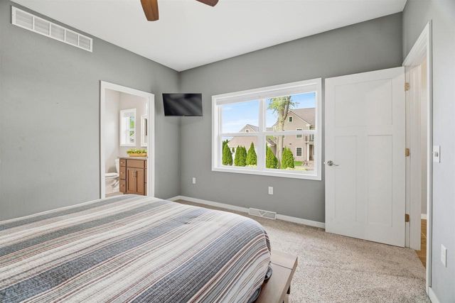 3810 APPLE LANE, Oshkosh, WI 54902