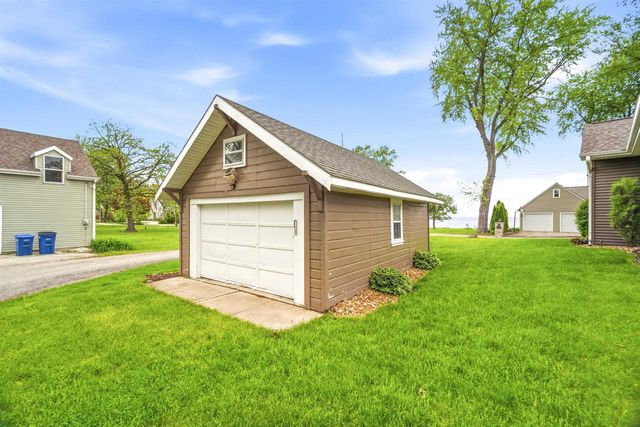 3810 APPLE LANE, Oshkosh, WI 54902