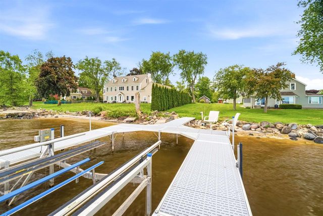 3810 APPLE LANE, Oshkosh, WI 54902