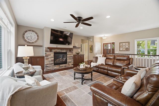 3810 APPLE LANE, Oshkosh, WI 54902