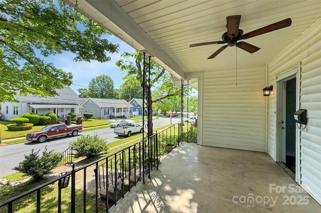 209 S Ransom Street, Gastonia, NC 28052