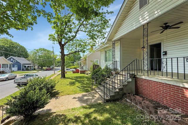 209 S Ransom Street, Gastonia, NC 28052