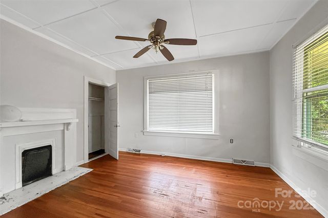 209 S Ransom Street, Gastonia, NC 28052