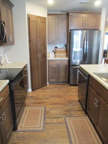 504 ADDIE LN, Centralia, MO 65240