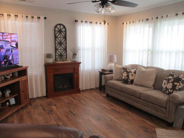 504 ADDIE LN, Centralia, MO 65240