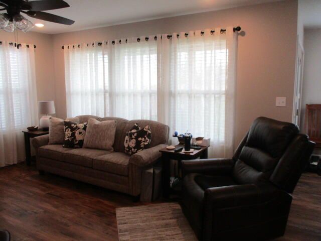 504 ADDIE LN, Centralia, MO 65240