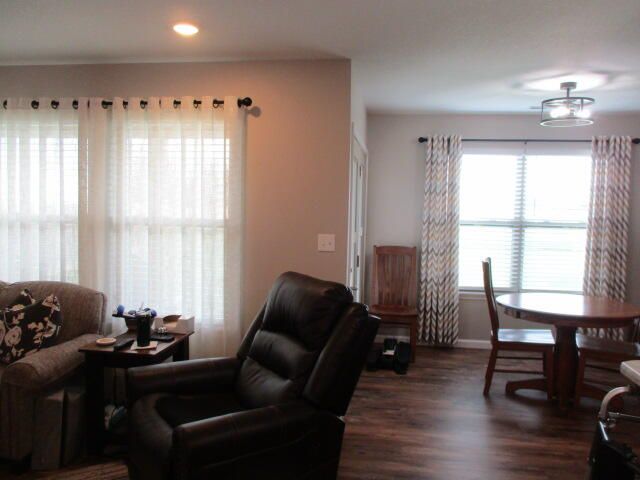 504 ADDIE LN, Centralia, MO 65240