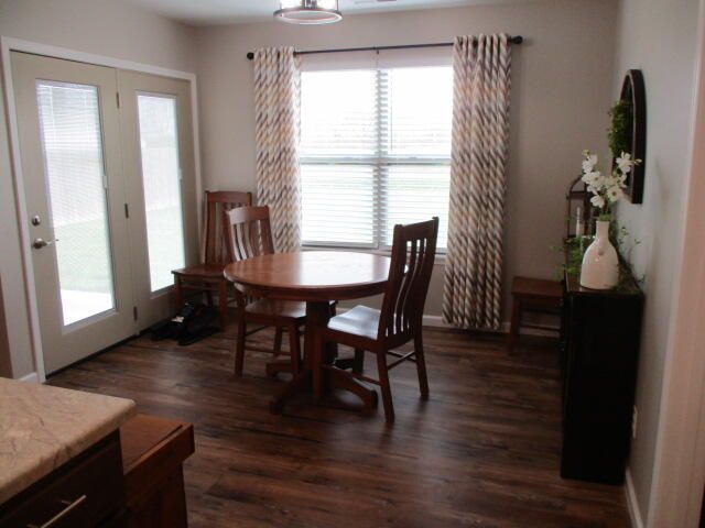 504 ADDIE LN, Centralia, MO 65240