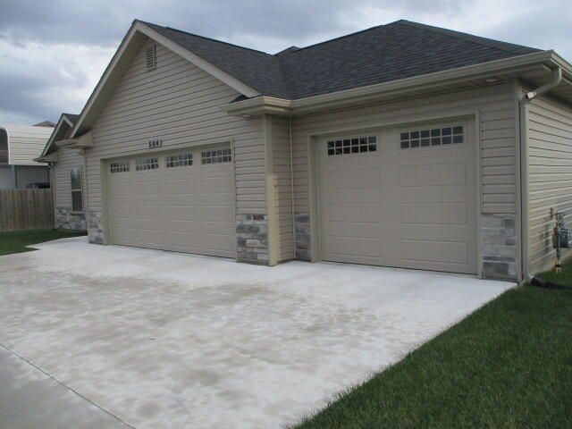 504 ADDIE LN, Centralia, MO 65240