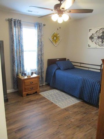 504 ADDIE LN, Centralia, MO 65240