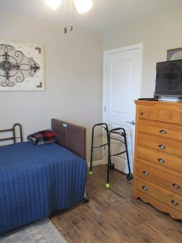 504 ADDIE LN, Centralia, MO 65240