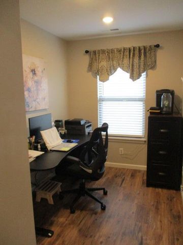 504 ADDIE LN, Centralia, MO 65240